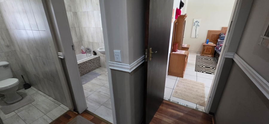 3 Bedroom Property for Sale in Flamwood North West